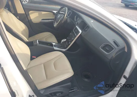 2013 Volvo S60 T5/T5 Platinum/T5 Premier/T5 Premier Plus z USA, uszkodzony, nr VIN YV1612FS1D2180461